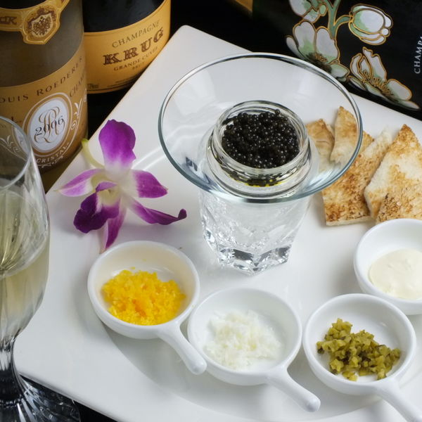 落ち着いたお店・Bar Noirは誕生日・記念日のご利用におすすめです