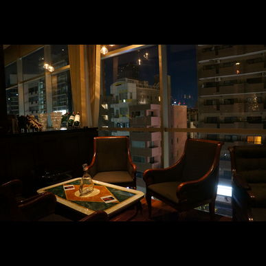 Bar Noirでは夜景を見ながらドリンクをお楽しみいただけます