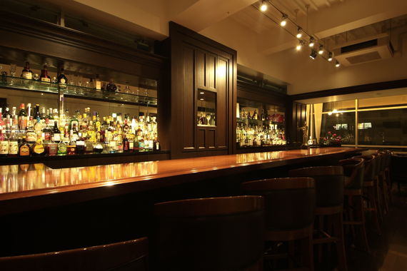 恵比寿駅西口のバーの内装