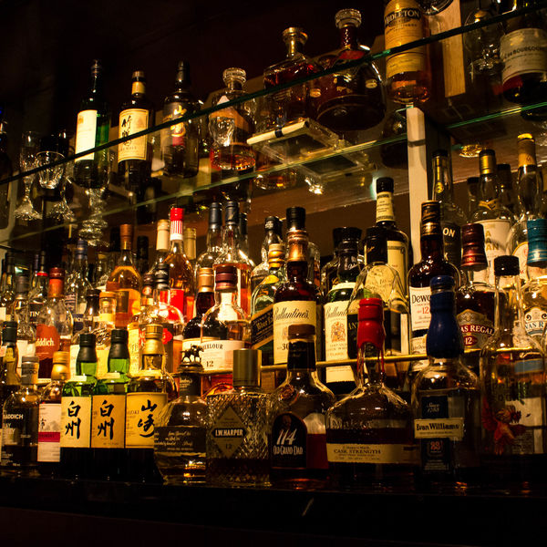 Bar Noirでは上質な葉巻をご用意しております。シガータイムをお楽しみ下さい。